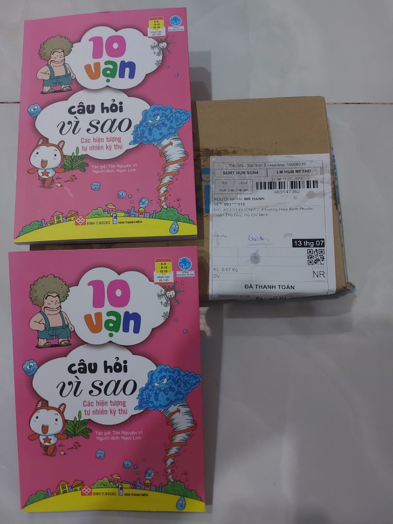 giao nhầm 2 quyển giống nhau rồi shop