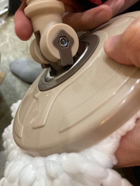 Hàng lỗi không thể sử dụng, tôi không thể nào tin được sản phẩm mua tại tiki lại gia công kém đến mức này, tôi đăặt tiki now để sử dụng được ngay nhưng hàng lỗi thì xử lý chậm chễ.