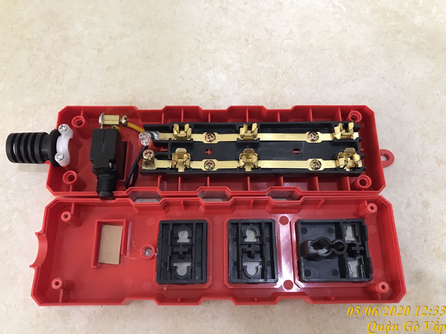 Hàng tương đối tốt. Lá đồng không được dày như mong đợi. Hàng bán 1 đơn được có 1 sản phẩm nên nếu muốn mua 2 - 3 cái thì mất phí  vận chuyển cao quá. Mọi người sẽ chọn cách ra cửa hàng để mua.