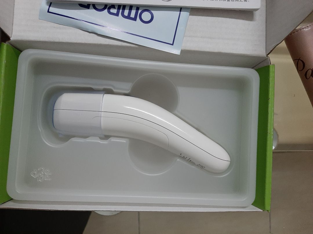 Máy được quảng cáo bảo hành 5 năm nhưng phiếu bảo hành lại ghi 2 năm và máy sản xuất 2018. Khi về tình trạng máy đã tháo băng cách điện pin, đo nhiệt độ tráng không được, luôn báo lỗi ' Lo "