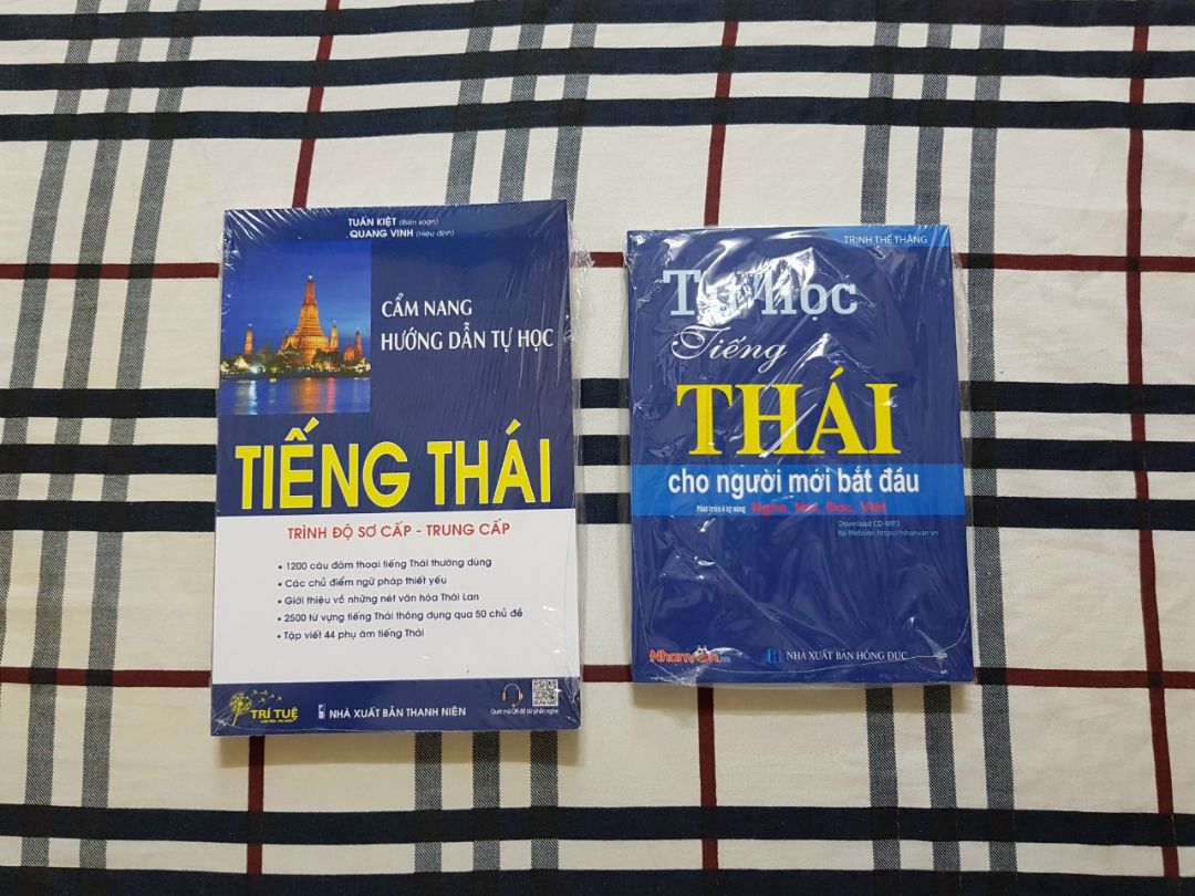Sản phẩm mới toanh, còn bọc nguyên seal, giấy trắng, đẹp, nội dung phong phú, chất lượng rất tốt.
Cảm ơn Tiki rất nhiều. Mình rất thích quyển sách tiếng Thái này.