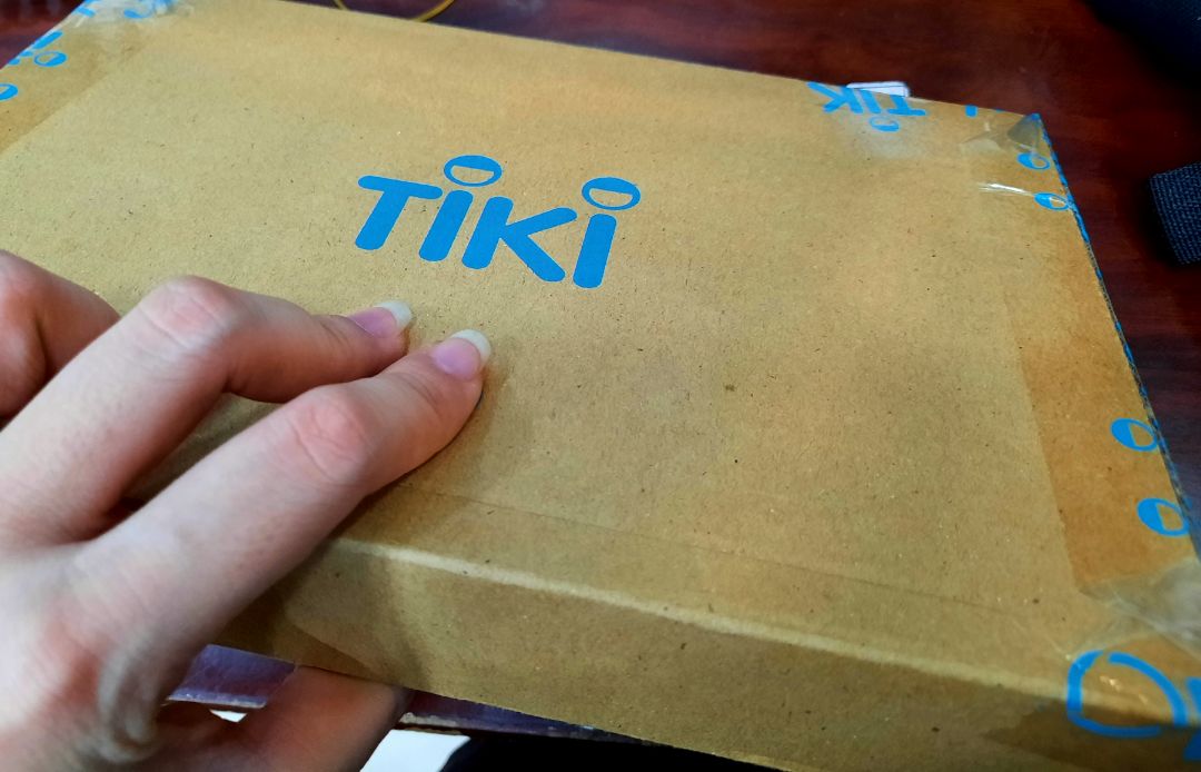 Mua ở tiki chưa bao giờ làm mình thất vọng , đóng hộp đẹp chắc chắn. Về sách của shop mình thấy bìa chắn chắn , hình bìa nhìn cute và nghe nói sách này dg hot nên mua lấy kinh nghiệm vậy thôi???  , chất liệu giấy ok , nội dung thì mình đọc được 2/3 nên cũng cảm nhận đc . Thấy có nhiều truyện ngắn toàn hay hay k nga mấy chế , mấy câu chốt cũng ý nghĩa . Cũng có nhiều câu hay để viết caption *** để đỡ phải suy nghĩ kaka ( khá hữu ích)??... nói chung là thấy ok đó mấy chị cứ thưởng thức từ từ nhé =)))