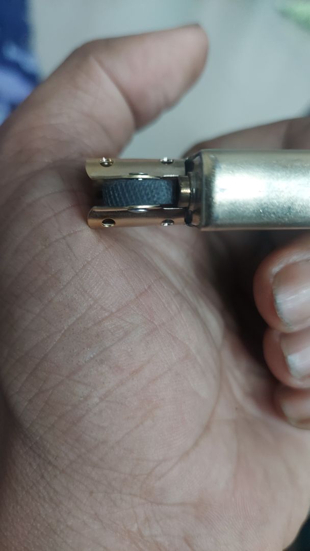 hàng nhái chỗ bánh đá rất lỏng lẻo