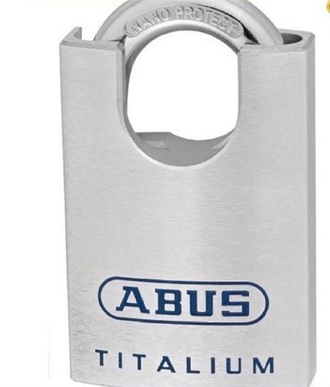 Mình cần một cái khoá chắc chắn, an toàn và thích hợp với môi trường mưa nắng ngoài trời. Hình như loại này là phù hợp. Nói như các cụ, cầm cái khoá trên tay thấy nó “khôn”😀.