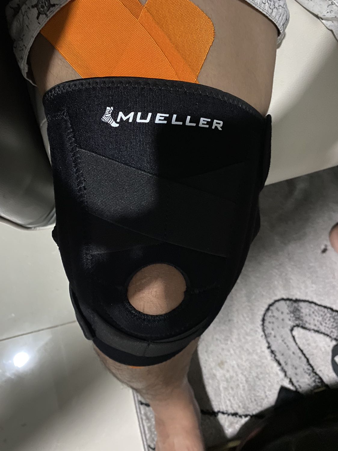 Chất lượng tốt, tương đương cái mình mua 2014, logo có vẻ khác với hình nhưng quan trọng chất lượng.
Mình mua theo chỉ dẫn của bs hỗ trợ chấn thương dây chằng. 2014 bị nhẹ hơn đeo vào rất chắc đầu gối đi lại được luôn, nay mình bị nặng hơn nên chưa đi lại được.

Shop hỗ trợ rất tốt. Cảm ơn.