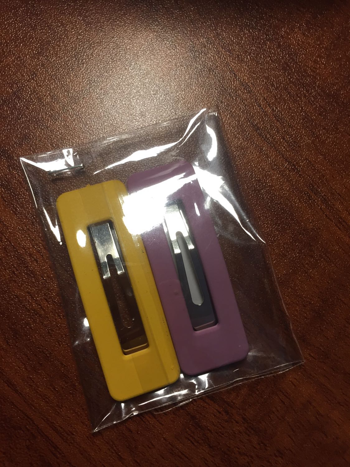 Mik mới nhận đc 2 cái kẹp này xinh ghê.Hơi tiếc chỉ mua đúng  mỗi hai cái,huhu Mik mới nhận đc 2 cái kẹp này xinh ghê.Hơi tiếc chỉ mua đúng  mỗi hai cái,huhu