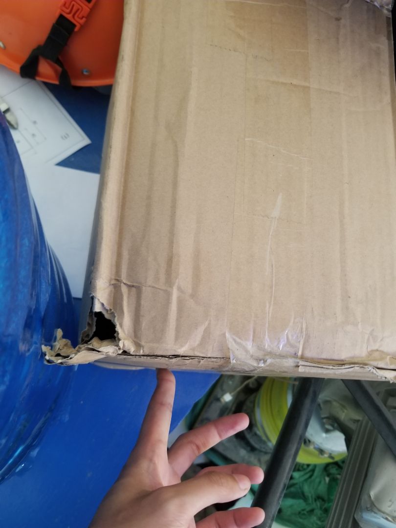 giao hàng hơi lâu. lúc đầu uống sẽ bị đau bụng nhẹ do bụng chưa quen với lactose. sau 2 hôm thì đỡ. vị thì binh thường nhưng hơi ngọt quá