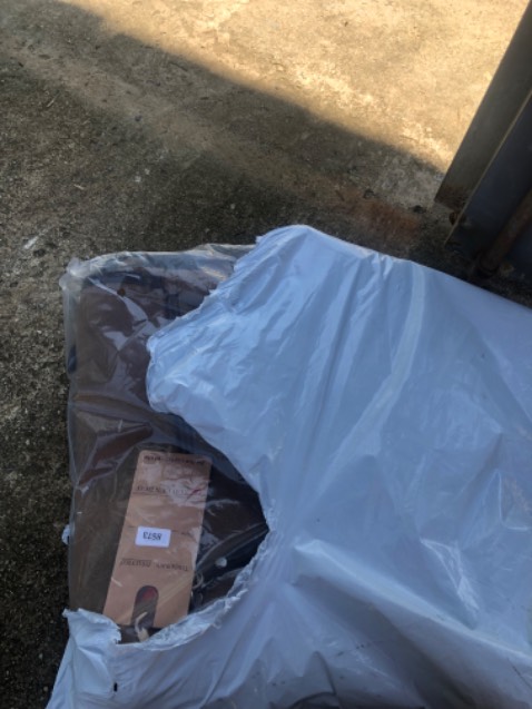 Thiết kế đẹp, vững chắc, vải mềm , tuy đơn hàng đi hơi lâu lạc lối vào tận trong nam rồi vòng ra miền trung, đóng gói cẩn thận ..!