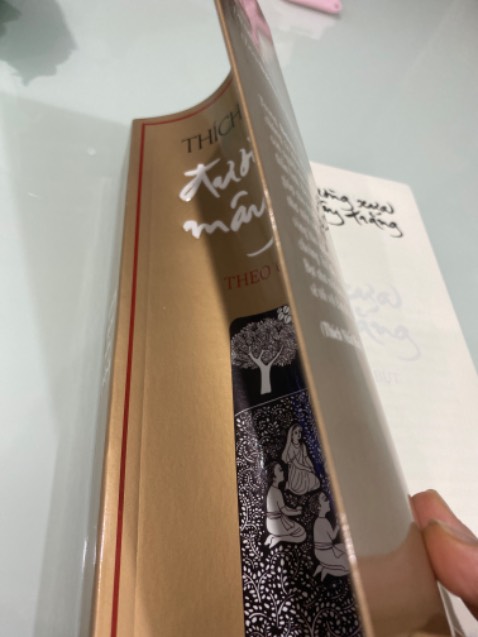 Chị mua sách bìa cứng mà sao lại gửi bìa mềm cho chị?