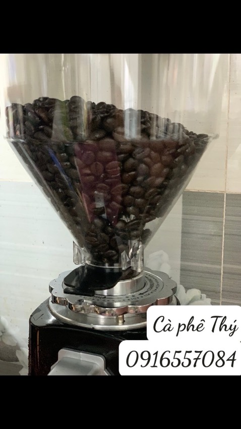 Lúc nhận máy thấy máy còn vương bột cà phê, hỏi thì shop phản hồi là cà phê *** máy ( chưa hài lòng lắm). Sau thấy xay ổn, mới dùng được một tháng. Shop trả lời tư vấn kịp thời!