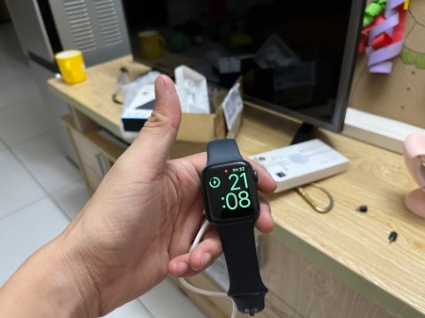 Sạc được apple watch se. Lâu dài thì chưa rõ