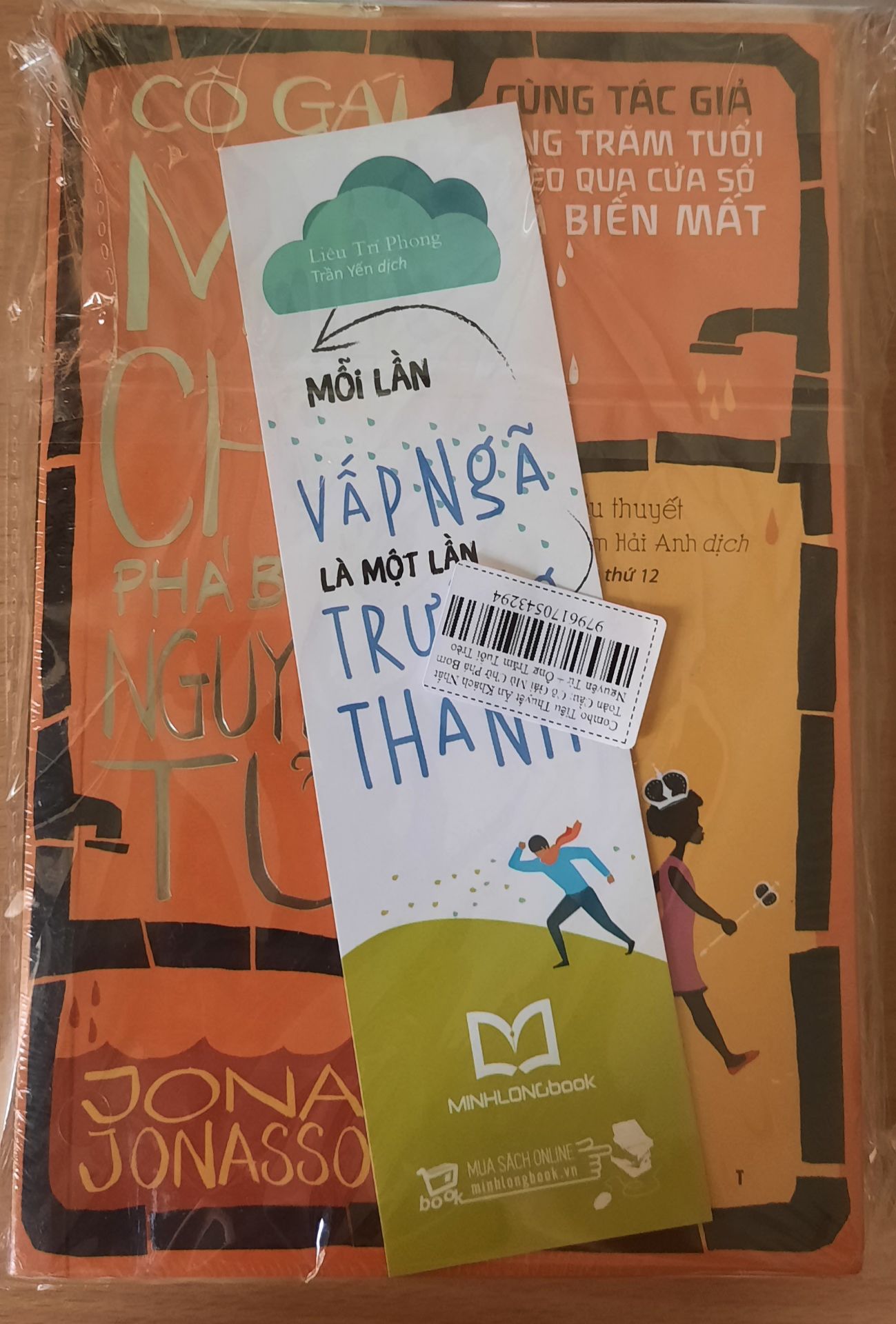 Sách đóng gói rất cẩn thận. Chất lượng tốt. Nội dung chưa kịp xem. Tên 2 cuốn sách đều gây ấn tượng