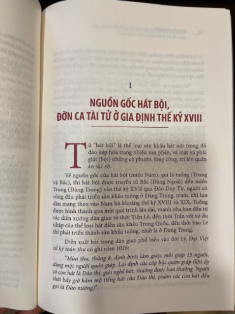 Cuốn sách cho đọc giả hiểu về nguồn gốc của 3 thể loại văn hoá dân gian Nam Bộ! Và những phát triển của nó! Sách hay ạ!