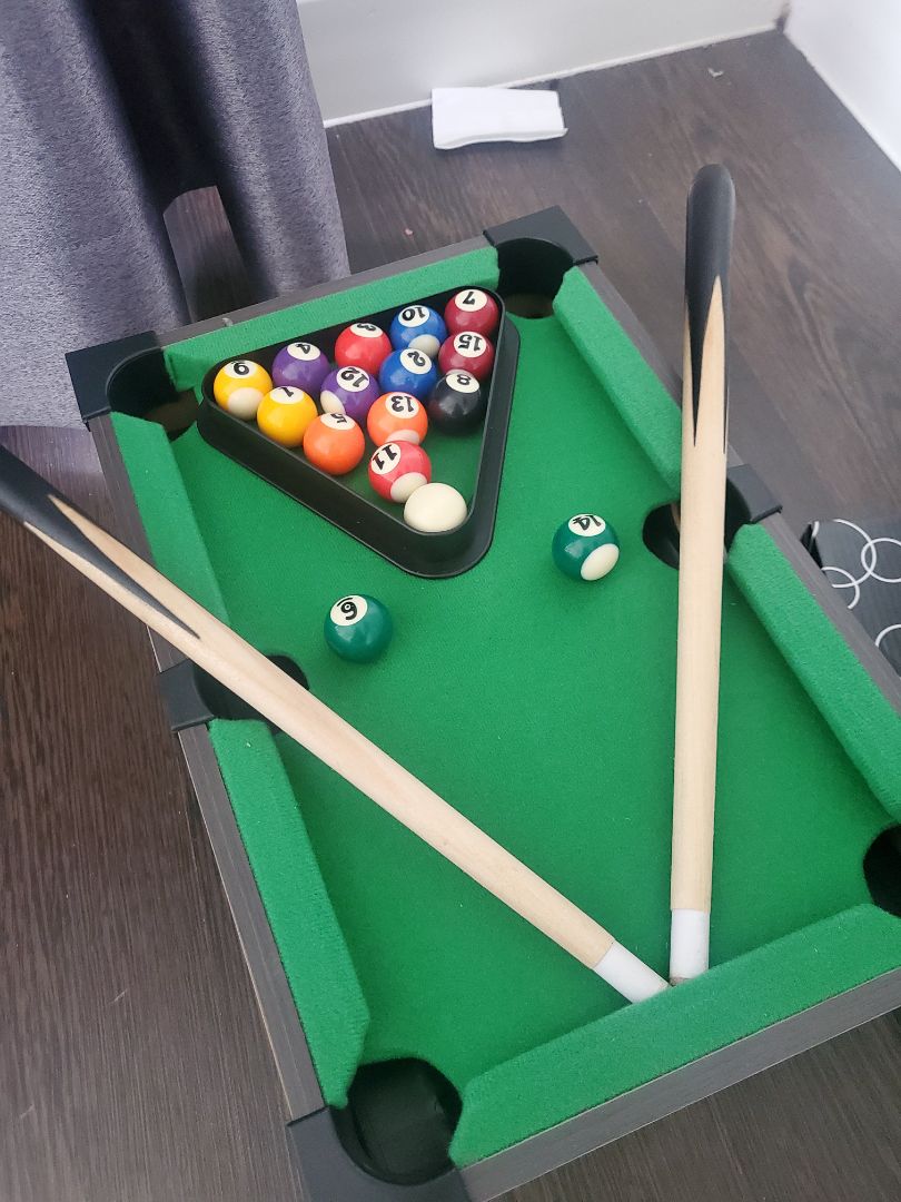 sản phẩm giao đủ
nhưng kích thước bi hơn to hơn bàn
khi chơi chỉ cần bỏ bớt 5 bi