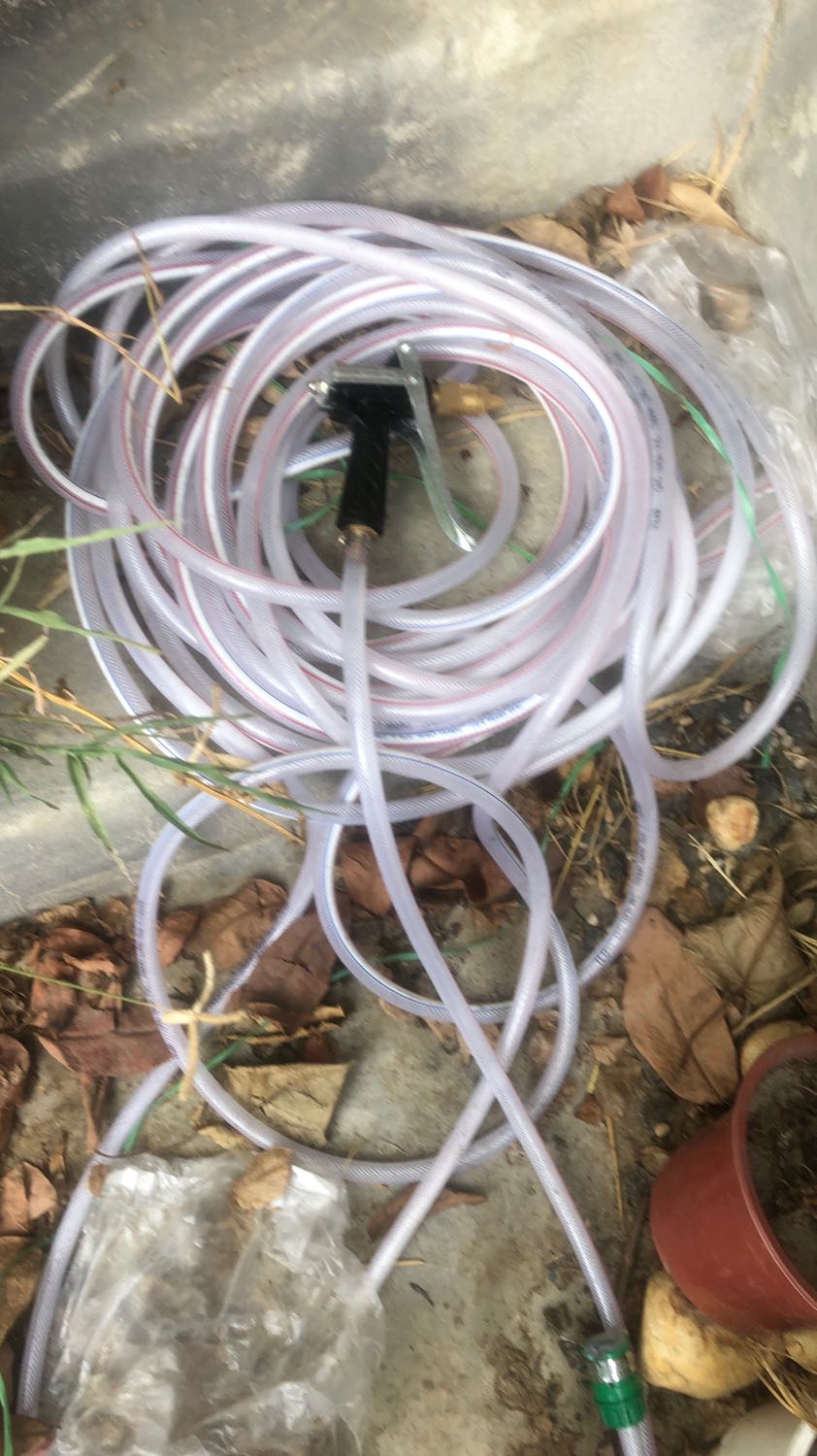 Dây nhỏ, áp lực nước chưa tốt lắm, và dây rất dễ bị gấp khi di chuyển