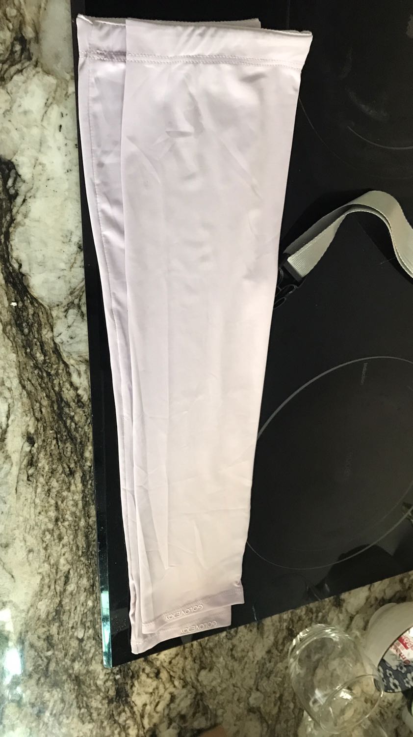 Chất vải hàng khá ổn, có nẹp silicone cố định để không bị tụt. Tuy nhiênnnn, đôi găng thì chiếc dài chiếc ngắn. Mình không rõ là set như thế hay shop đóng đơn bị nhầm :( Chất vải hàng khá ổn, có nẹp silicone cố định để không bị tụt. Tuy nhiênnnn, đôi găng thì chiếc dài chiếc ngắn. Mình không rõ là set như thế hay shop đóng đơn bị nhầm :(