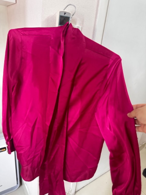 Bàn ủi k phun hơi mà cứ phun nước ra nóng bỏng tay ướt áo k ủi được, giờ sửa sao đây shop ơi, mua 1 năm về dùng chưa đc 5 lần vì lúc được lúc không, cứ bị trào nước ra hoài