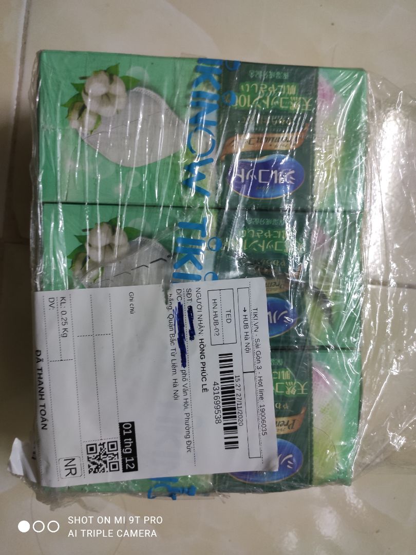 Mua 3 hộp nhưng về tay không hộp nào là lành lặn, không móp thì thủng luôn. 
Không biết shop có tiếp thu ý kiến của khách hàng không nhưng mình thấy khách của shop phản ánh vấn đề này không phải lần đầu. Hi vọng shop tôn trọng khách hàng cũng chính như sản phẩm mình bán ra