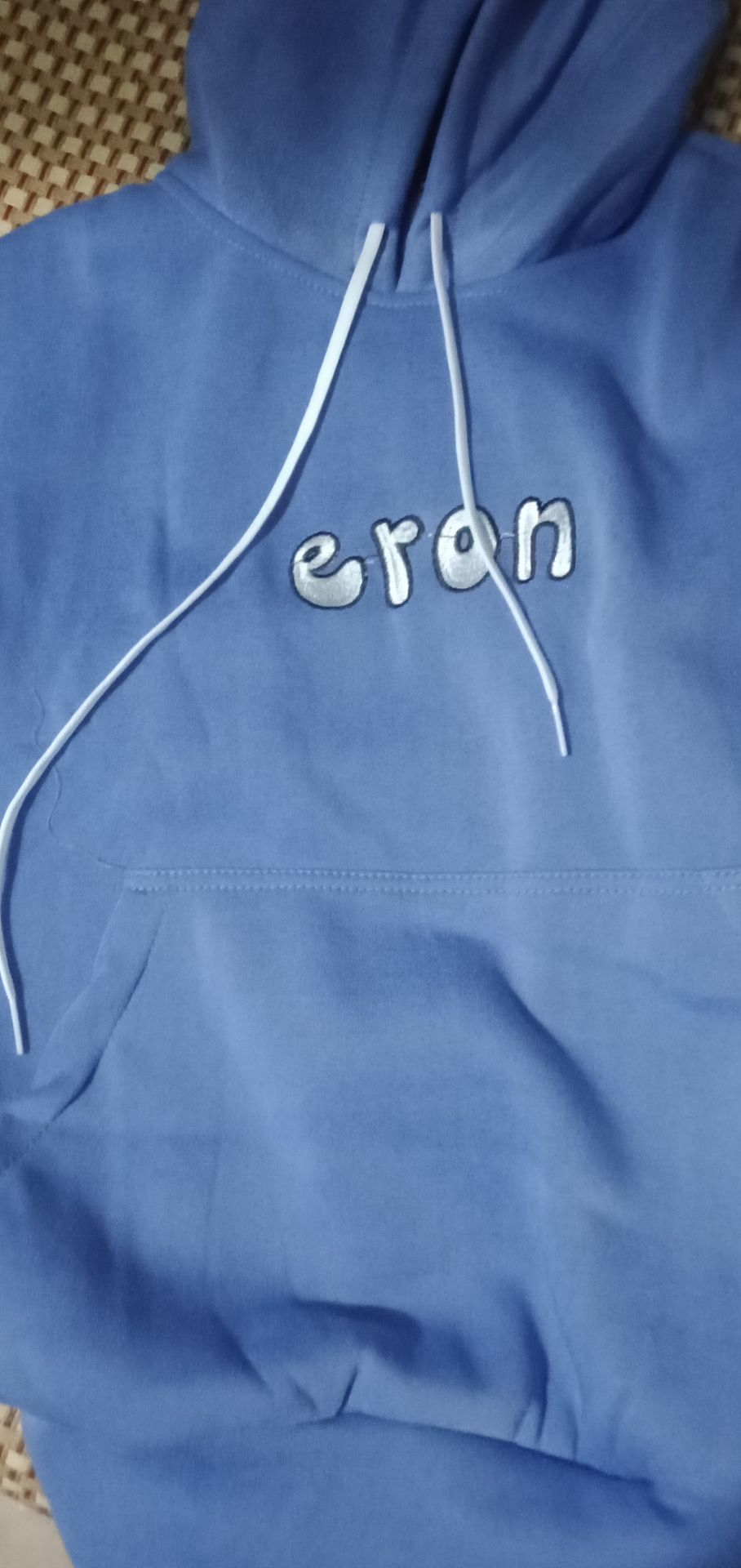 hàng đóng gói cẩn thận, áo đẹp mỗi tội là có chút chỉ thừa nhưng vẫn đẹp cho shop 5 sao