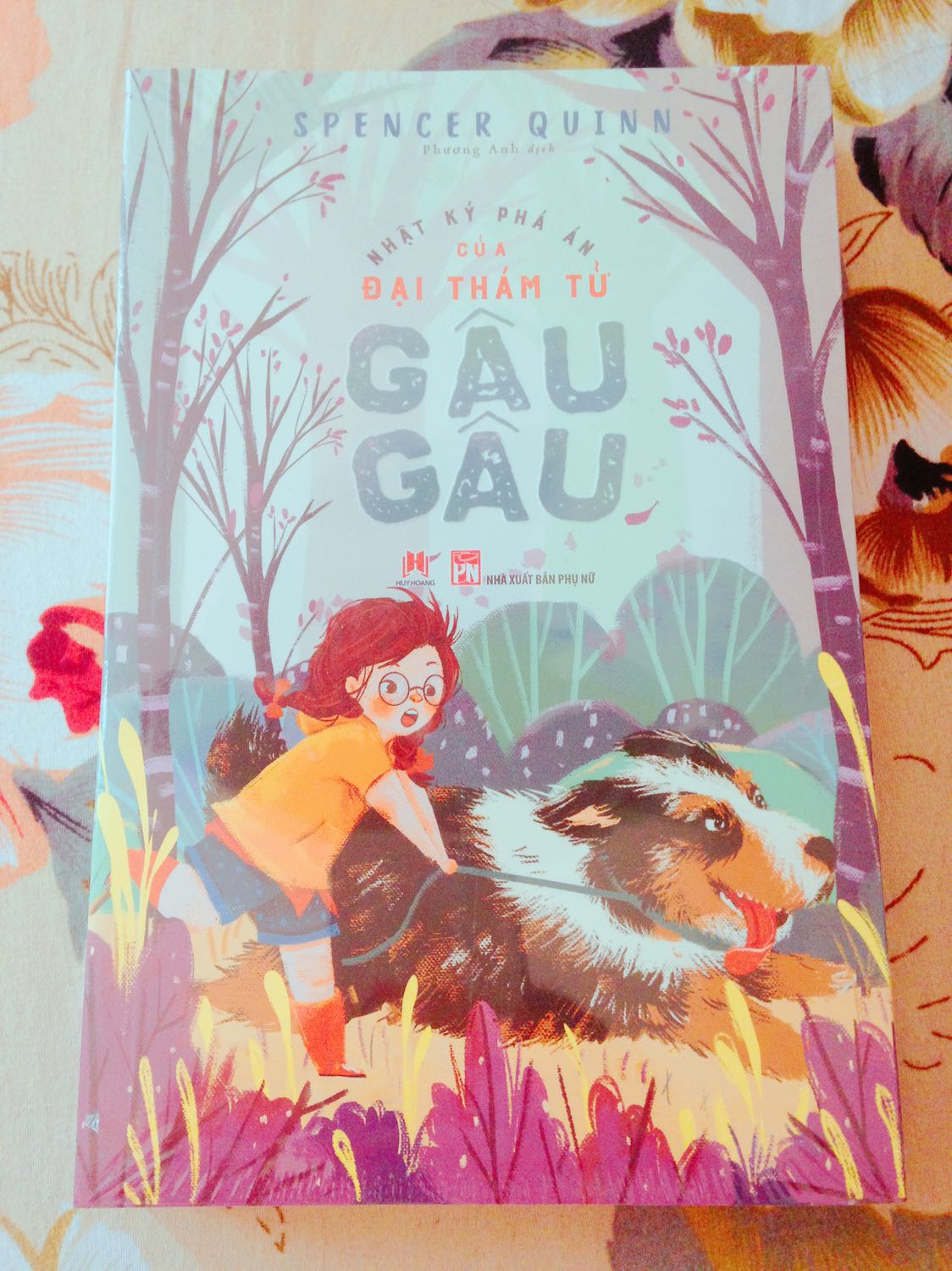 Tiki gói hàng cẩn thận , sách đẹp . Chị giao hàng rất thân thiện , giao hàng nhanh hơn dự kiến :))