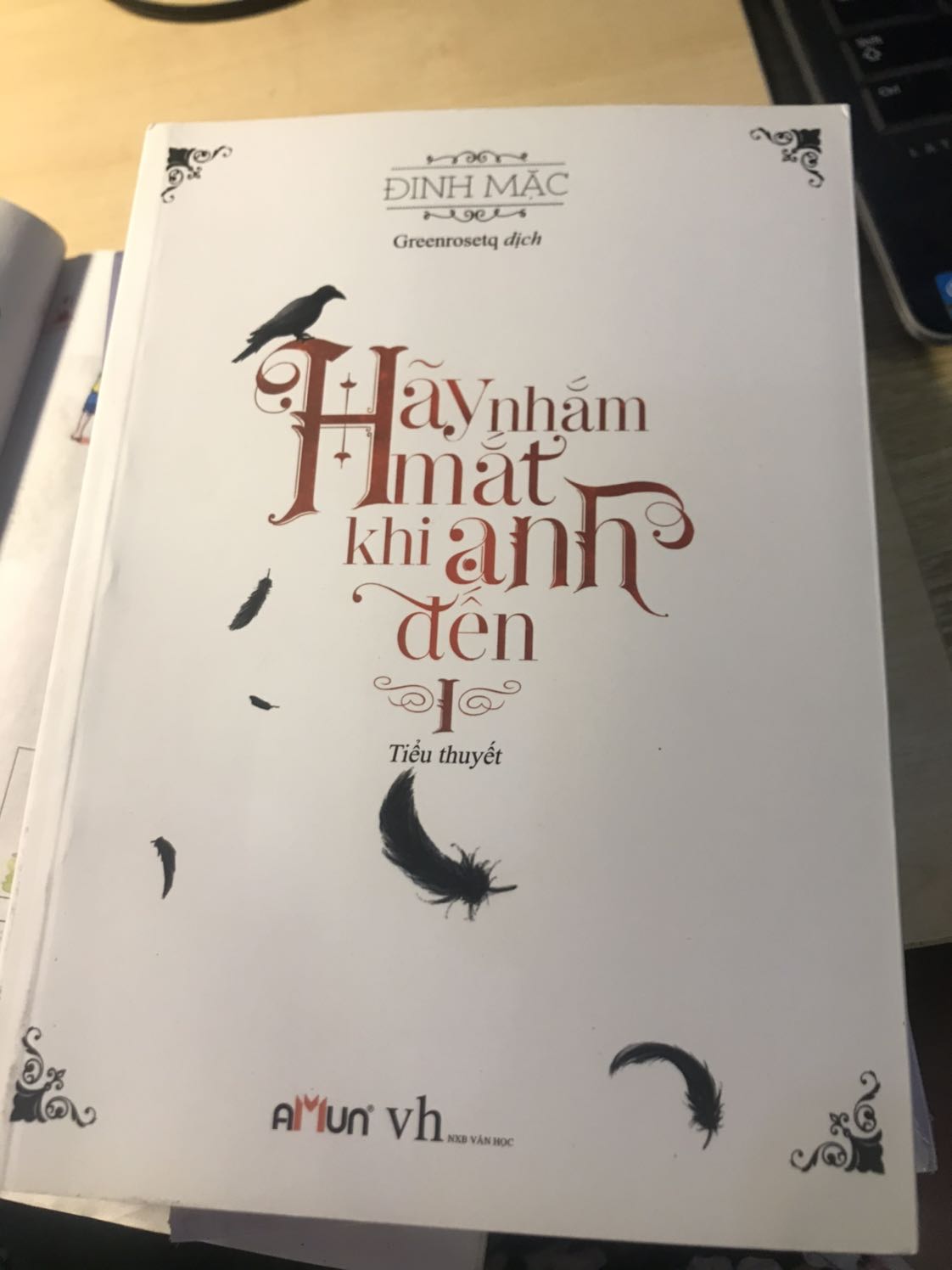 Sách đẹp lắm nhé, sách của mình thì không bị nát hay rách đâu, có cả bookmark nữa, rất đáng tiềnn, nên mua nhaa