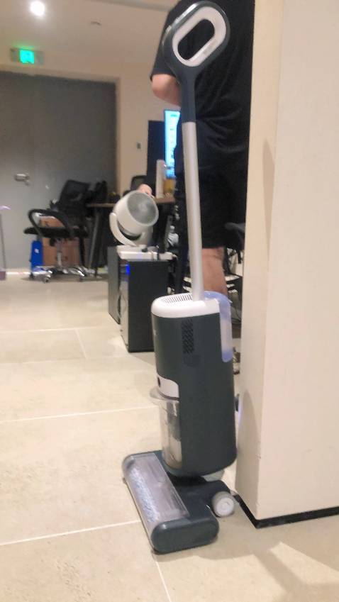 Tốt. Đáng tiền đó. Cứng cáp, vừa hút vừa lau nhà, cũng sạch sẽ lắm. thấy có pin sạc rời nên yên tâm về khoản pin. cũng kinh qua nhiều máy hút bụi tại nhà nuôi mèo. toàn thấy bị chai pin, cảm ơn shop. sẽ quay lại mua thêm pin sau này