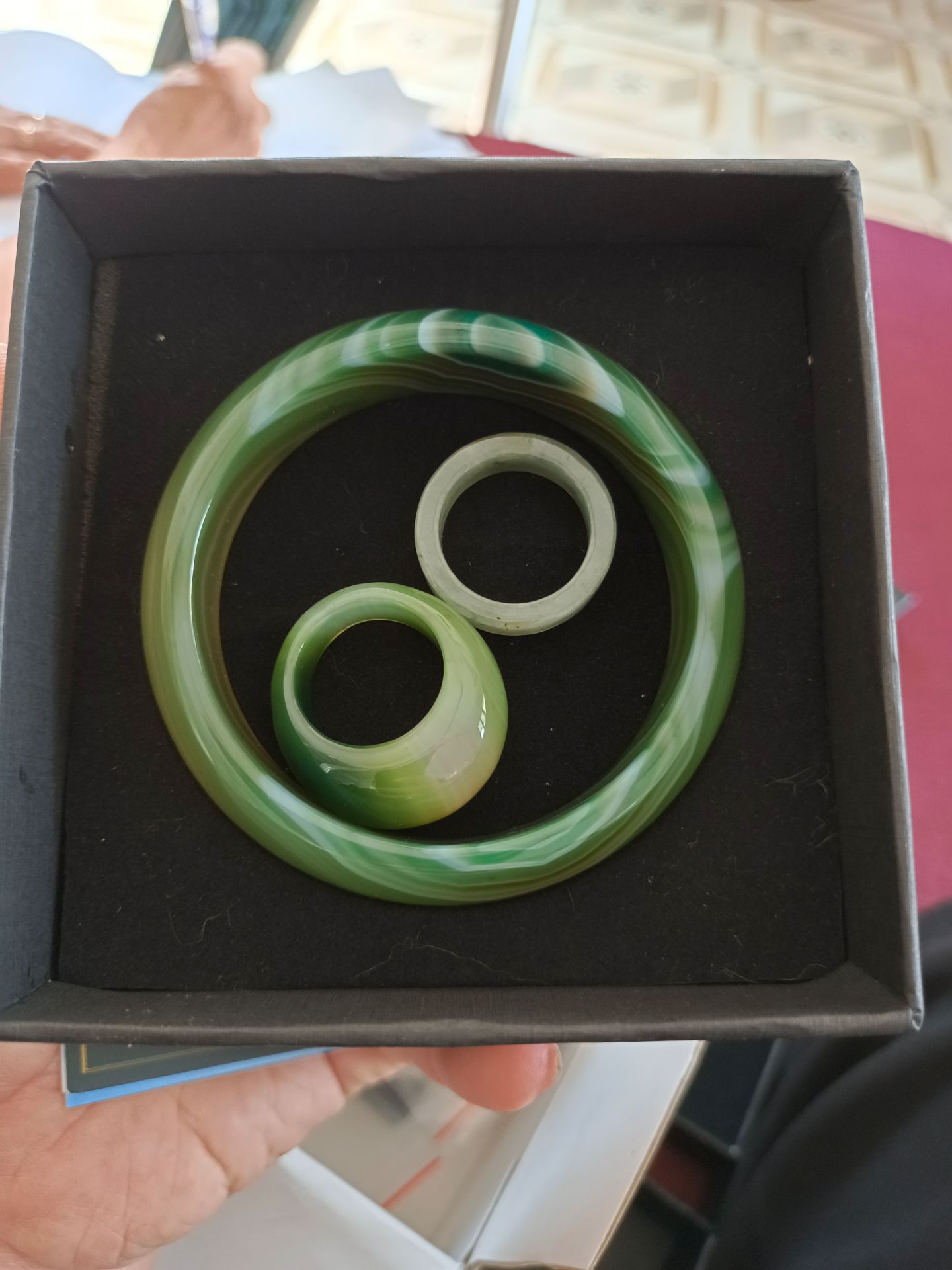 nhẫn đẹp, đung size và màu sắc.