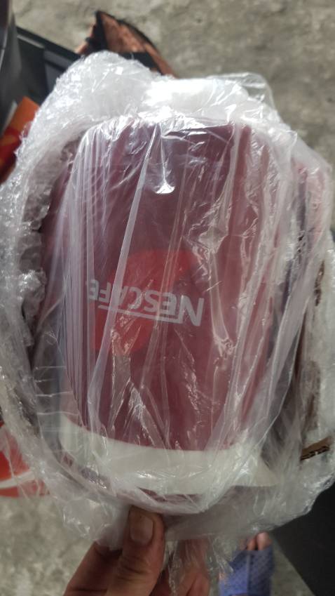 mọi người hãy cân nhắc trước khi mua, bán hàng không giống như quảng cáo đâu, nói tặng ấm giư nhiệt nhưng thật ta chỉ là cái ca nhựa thôi, mình có phản ảnh lên Shop thì nói để gửi lại nhưng rốt cuộc vẫn gửi lại ca nhưa, mình phản anh thì npi do hết ấm mhưng trên sàng vẫn đăng là tặng ấm