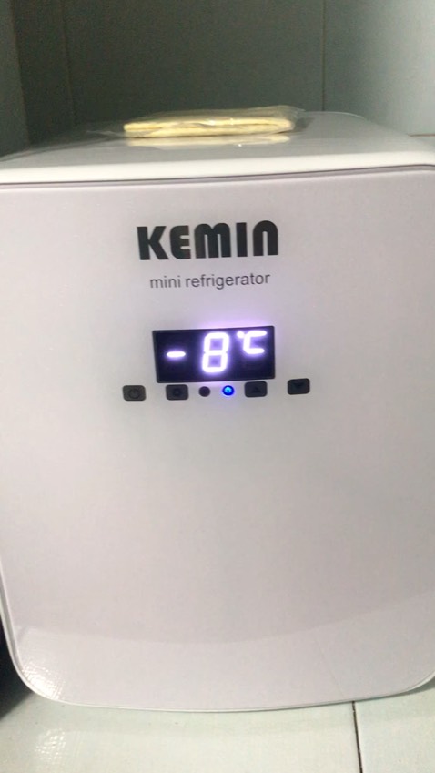 Tủ lạnh hạ -8 độ từ hôm qua tới nay vẫn còn 12 độ ????