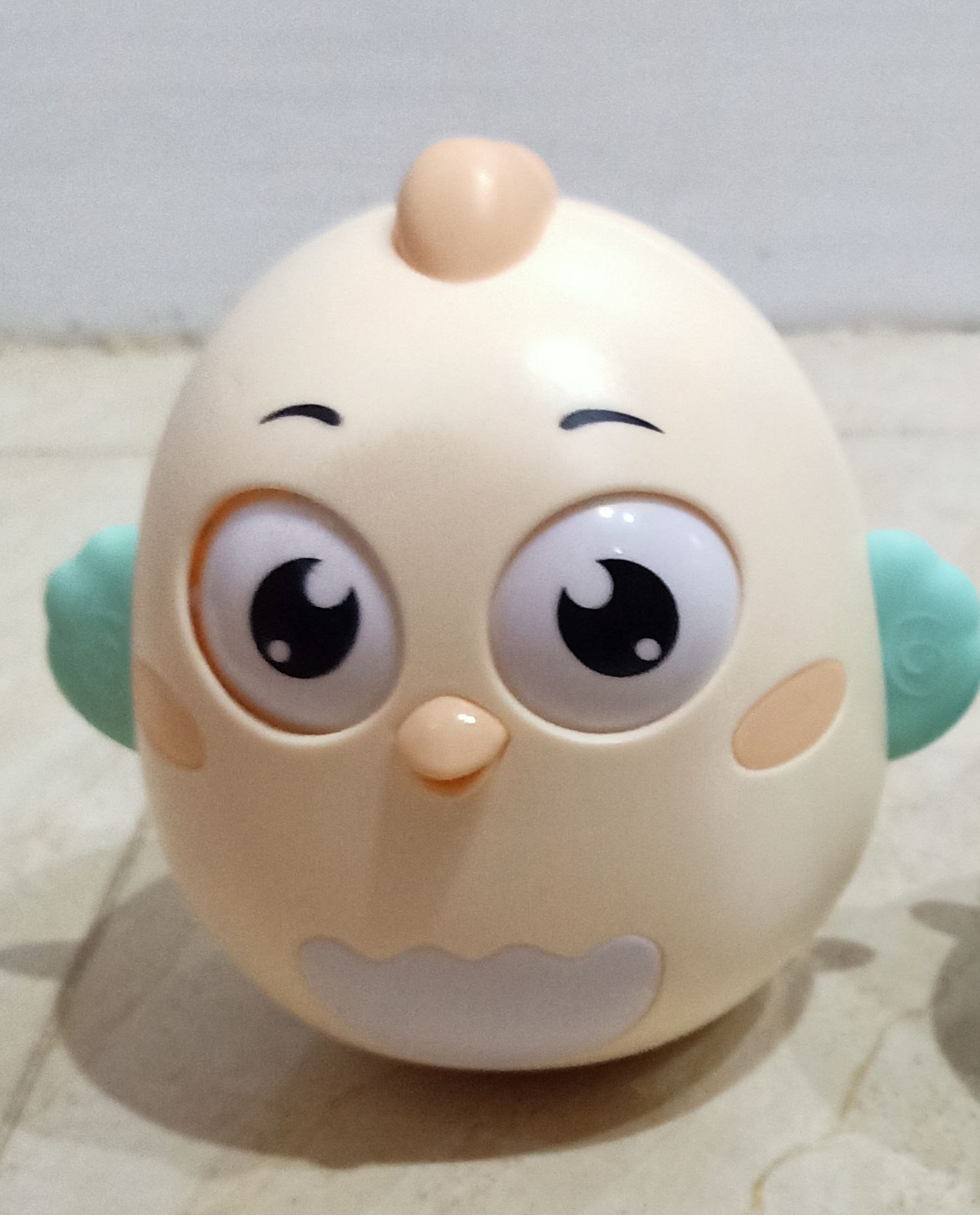 dễ thương nhưng ở ngoài chú gà nhỏ hơn tưởng tượng