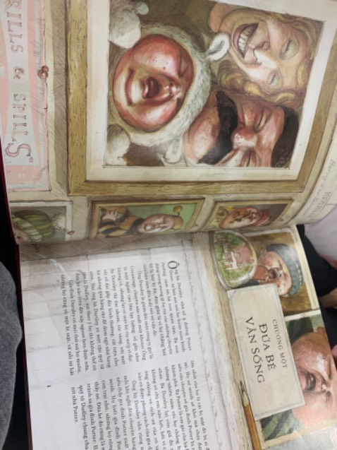 Giao hàng đúng hẹn, đóng gói cũng khá chắc nhưng nhờ thêm cả shipper cẩn thận nữa nên trộm vía sách nhận k bị móp méo gì cả hihi ưng cái bụng lắm ạ phải đọc lại mí đượt