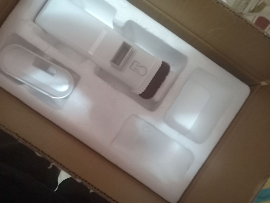 sản phẩm đẹp hút khá mạnh và sạch giao hàng nhanh shipper rất nhiệt tình giới thiệu đầy đủ. Là hàng của *** nên bảo hành yên tâm 🥰