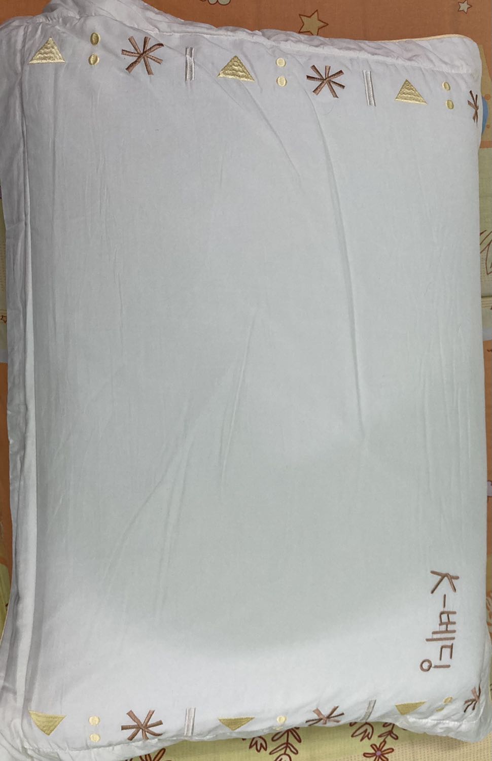 Chất vải mềm mịn, thoáng mát, hoa văn nhã nhặn, đáng mua