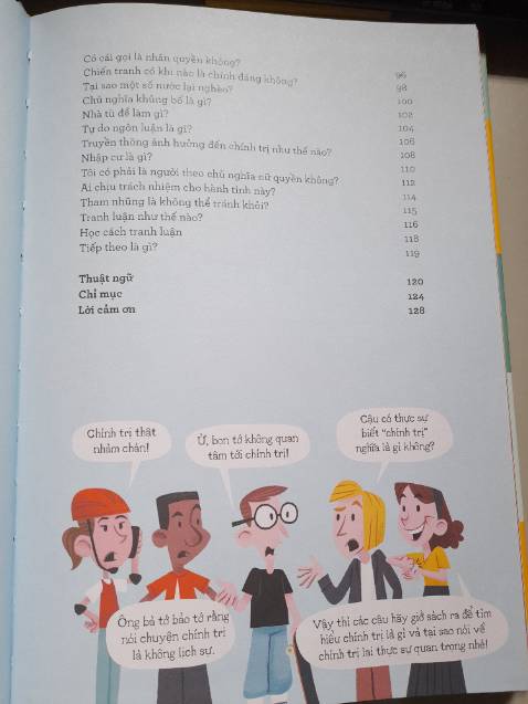 Mặc dù tựa đề là dành cho thanh thiếu niên nhưng độ tuổi nào đọc cũng rất thú vị nhé. Đọc xong nghe thời sự chính trị thấy đầu óc sáng láng hơn hẳn. Sách bìa cứng, bên trong có nhiều tranh màu rất đẹp, trình bày dễ hiểu.