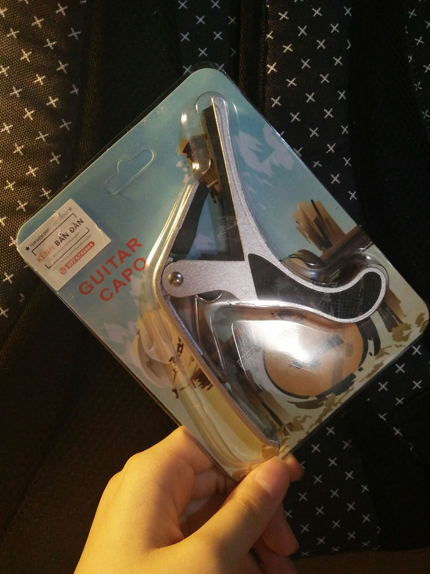 cho mình hỏi loại này có dùng được cho cả đàn acoustic ko ạ?