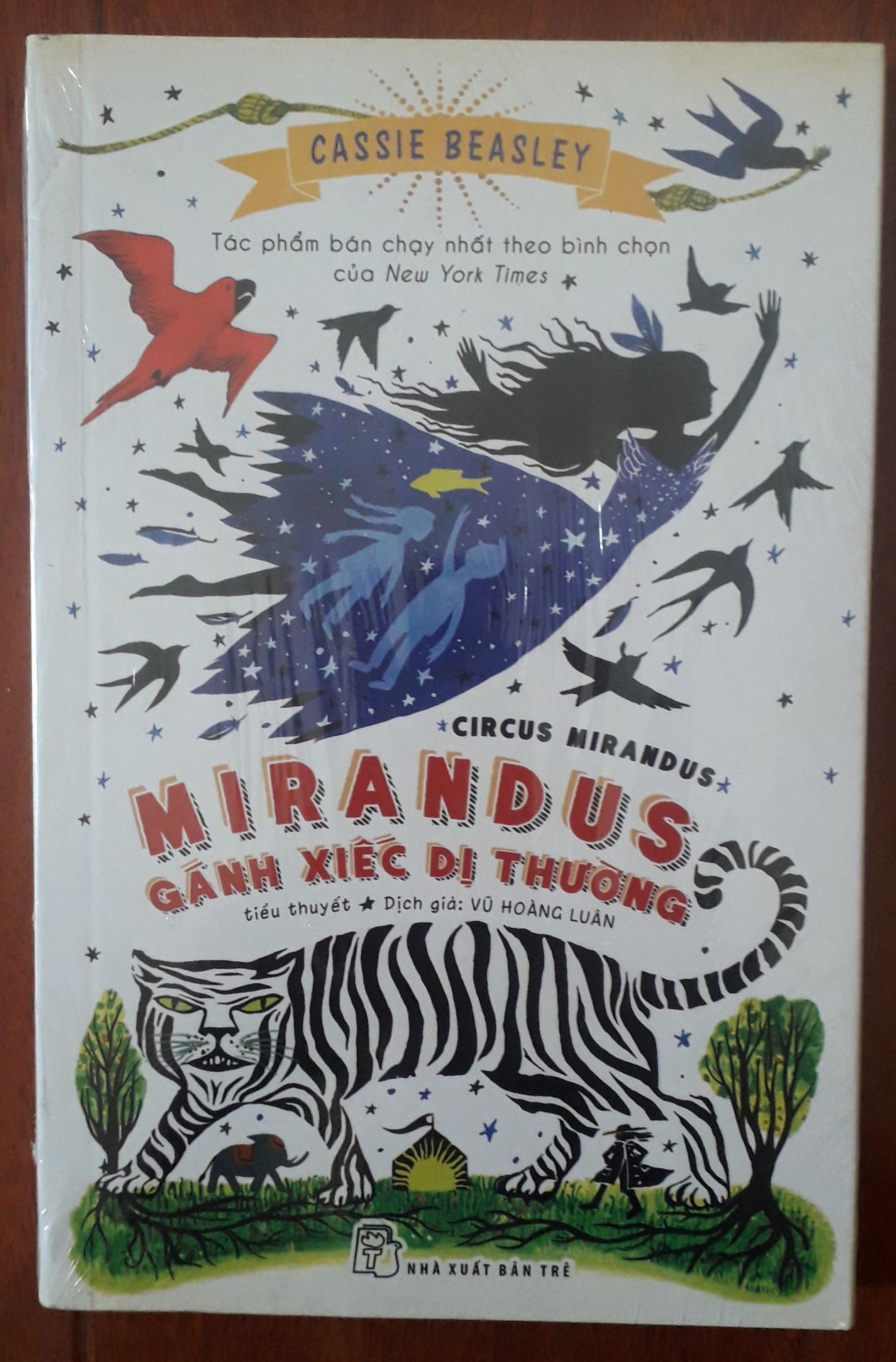 Tiki giao hàng sớm hơn dự kiến, sách trông khá mới.