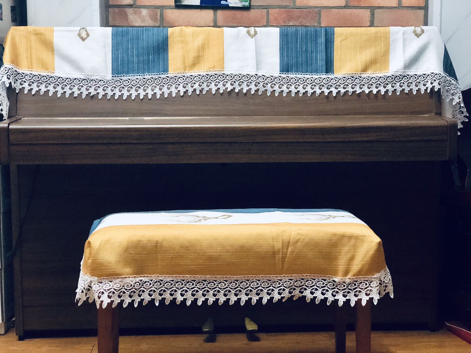 Khăn giống hình, màu rất xinh, chất liệu dễ giặt