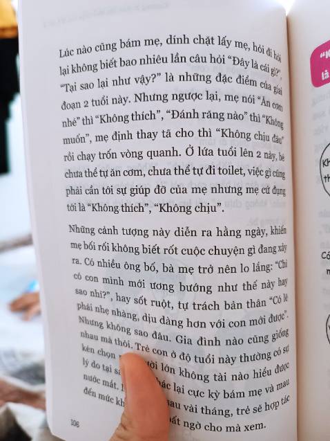 Giao hàng rất nhanh, sách màu hồng hồng dễ thương, chất lượng giấy tốt dễ đọc không bị nhức mắt nội dung đơn giản dễ hiểu có hình minh hoạ. Các mẹ nên đọc để hiểu con hơn