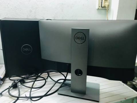 Tiki giao nhanh, đóng gói cẩn thận, màn hình đẹp sắc nét, 4 cổng mở rộng USB rất tiện lợi, có cả cổng HDMI và DisplayPort, tiện kết nối cả 2 máy tính. Kỳ vọng độ bền cao. 
có video mở hộp và chi tiết so sánh với macbook
https://youtu.be/b0rBq1HndjE