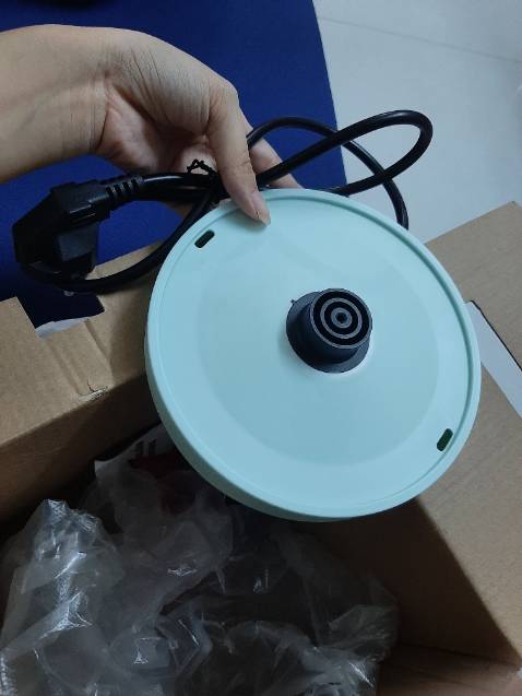 Đã mua 1 lần gòy xài rất okela lun , h mua lại lần 2 mà sp xấu quá , nắp và vành ấm ko khớp vs nhau , inox mỏng , chưa nấu nên hok bik ntn . Thật sự mua lần đầu rất thích mà h mua lần 2 tệ quá mong shop xem lại giải quyết như nào 😔😔😔