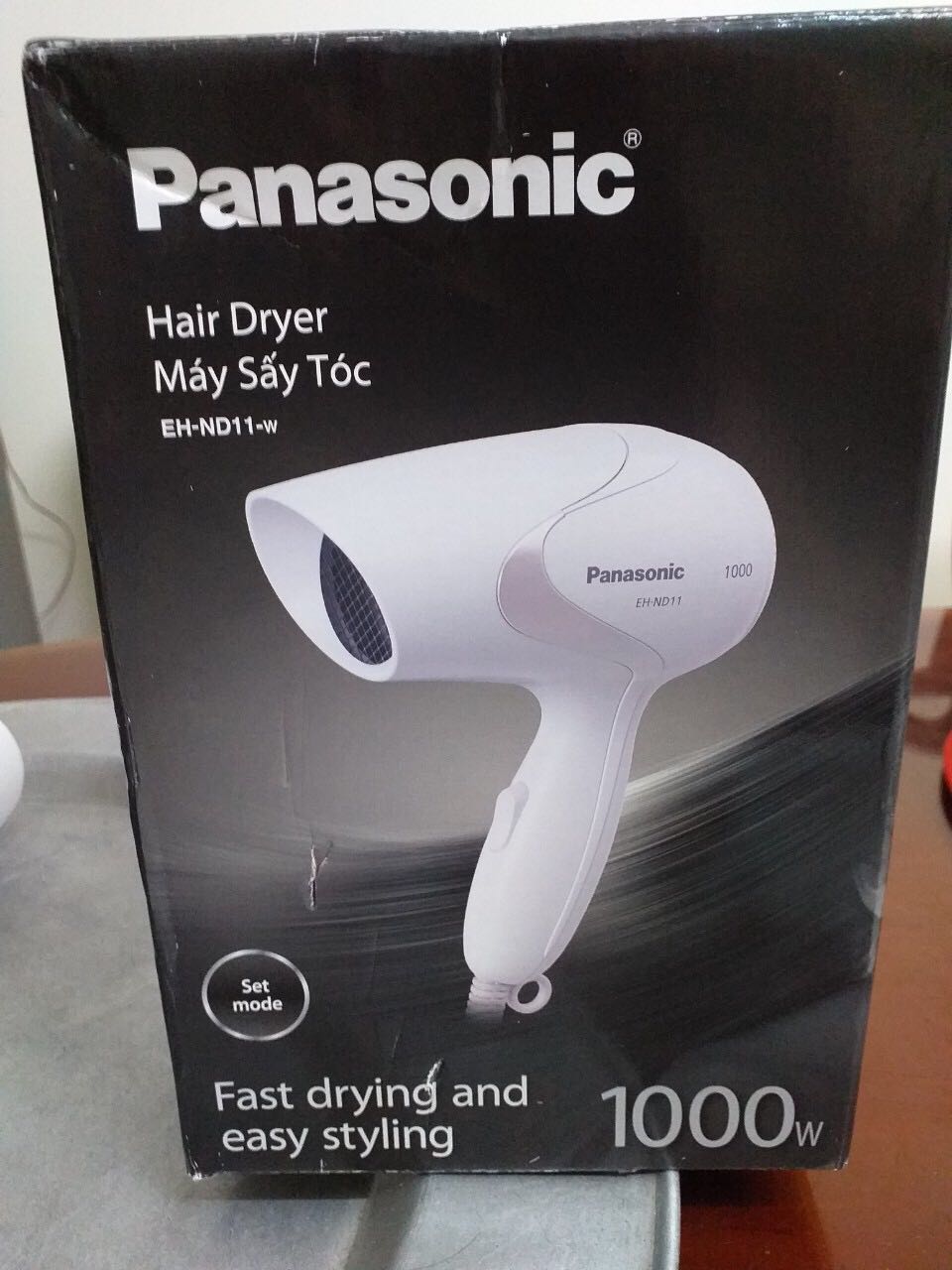 Mình dùng máy sấy của hãng Panasonic được trên 5 năm rồi, bền, rơi rớt gì cũng dùng được, giá hạt dẻ. Mẫu này là mẫu đời mới, mình mua cái này là cái thứ 2 rồi. Biết giữ thì dùng trên 5 năm nhé. Thiết kế nhỏ gọn, tiện mang theo, an toàn khi có trẻ nhỏ. Mình dùng máy sấy của hãng Panasonic được trên 5 năm rồi, bền, rơi rớt gì cũng dùng được, giá hạt dẻ. Mẫu này là mẫu đời mới, mình mua cái này là cái thứ 2 rồi. Biết giữ thì dùng trên 5 năm nhé. Thiết kế nhỏ gọn, tiện mang theo, an toàn khi có trẻ nhỏ.