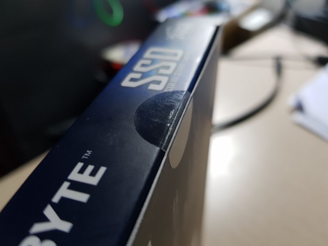 Box đẹp, không có dấu hiệu cậy tem. Mình mua cho em gái nên không có thời gian *** nhiều, nhưng cảm thấy tương đối yên tâm khi thấy tình trạng hộp. Box đẹp, không có dấu hiệu cậy tem. Mình mua cho em gái nên không có thời gian *** nhiều, nhưng cảm thấy tương đối yên tâm khi thấy tình trạng hộp.