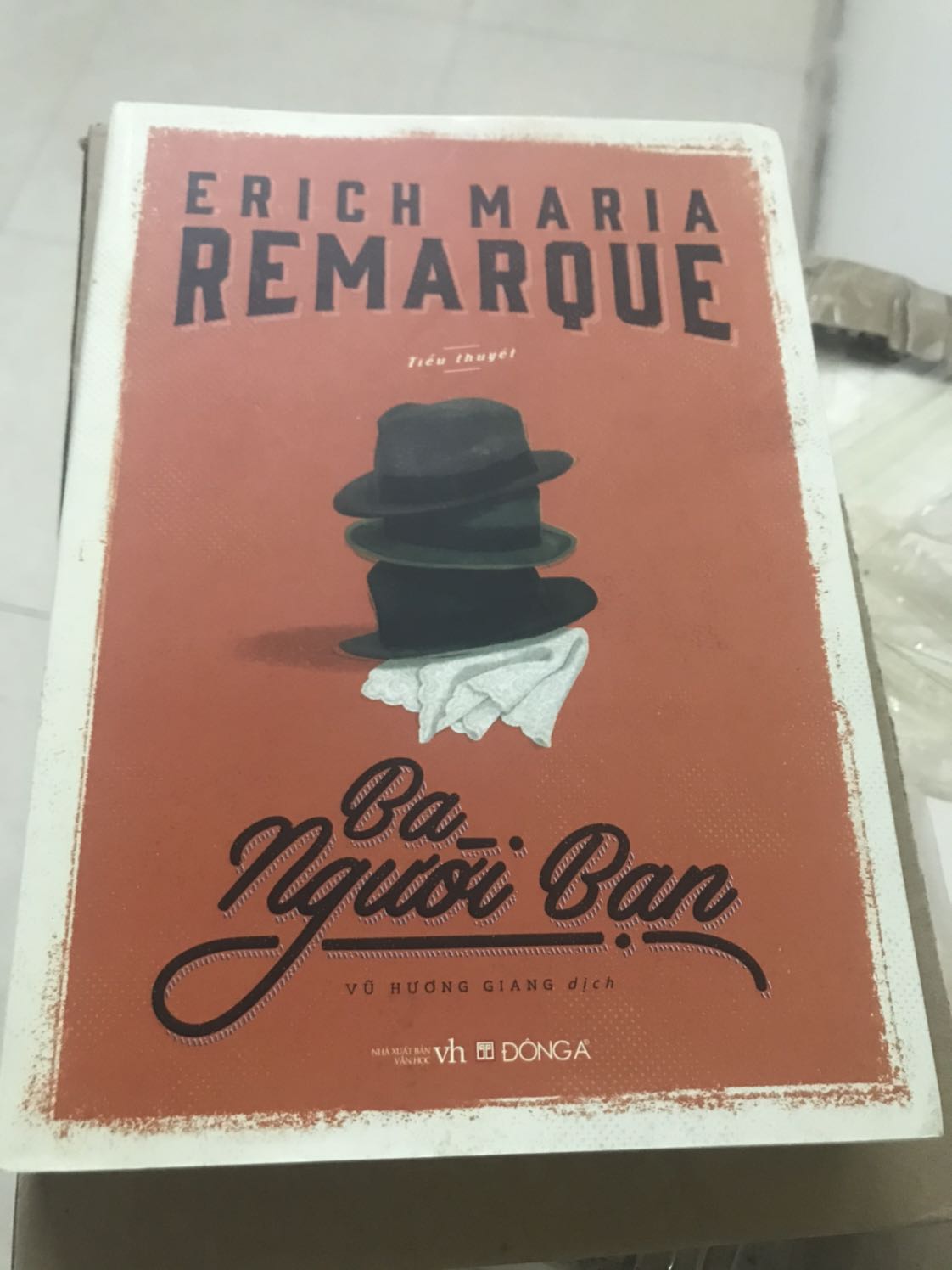 Sản phẩm đẹp, giao hàng nhanh, chất lượng tốt, có bọc màng co bên ngoài chống va đập. 
Giá sale rất hài lòng