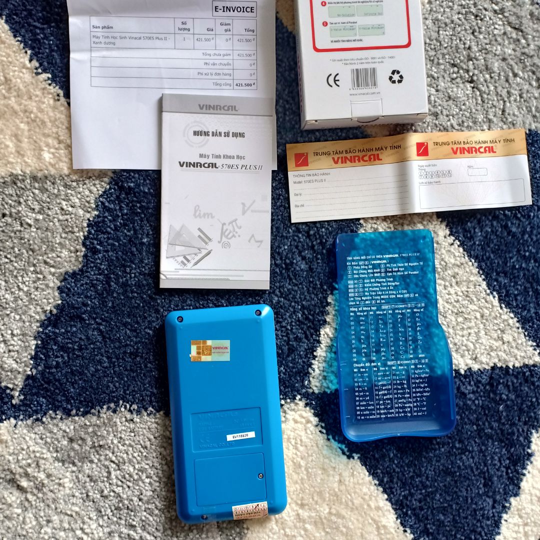 sản phẩm y hình, đầy đủ tem, giao đúng hẹn.
mua hàng việt thì chấp nhận một điều là nhìn, cầm sản phẩm như đồ chơi, nhẹ, nút bấm cũng nhẹ tưng cảm giác như cầm đồ chơi, thật sự! (so với máy Casio thì cầm chắc tay, phím chắc chắn)