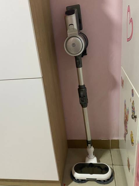 Shop đóng gói hàng kỹ lưỡng. Máy hút khỏe, ban đầu chỉ mong ở khoản hút bụi thôi ai ngờ phần lau nhà rất là tốt luôn. Nói chung là hài lòng.