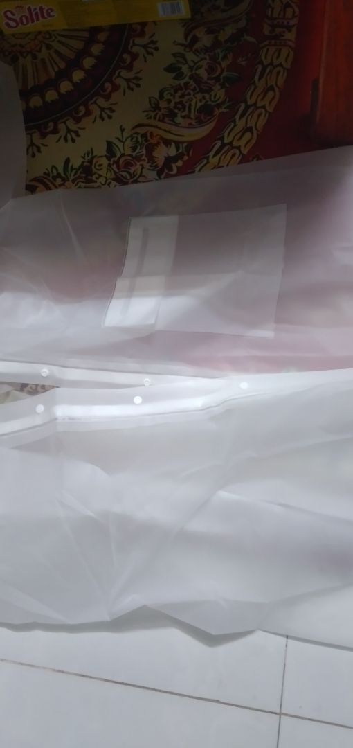 hàng  ko giống  trong hình  mẫu  có 1tui  và  cô  thấp ,nhưng ko sao vẫn  cho 4 * .