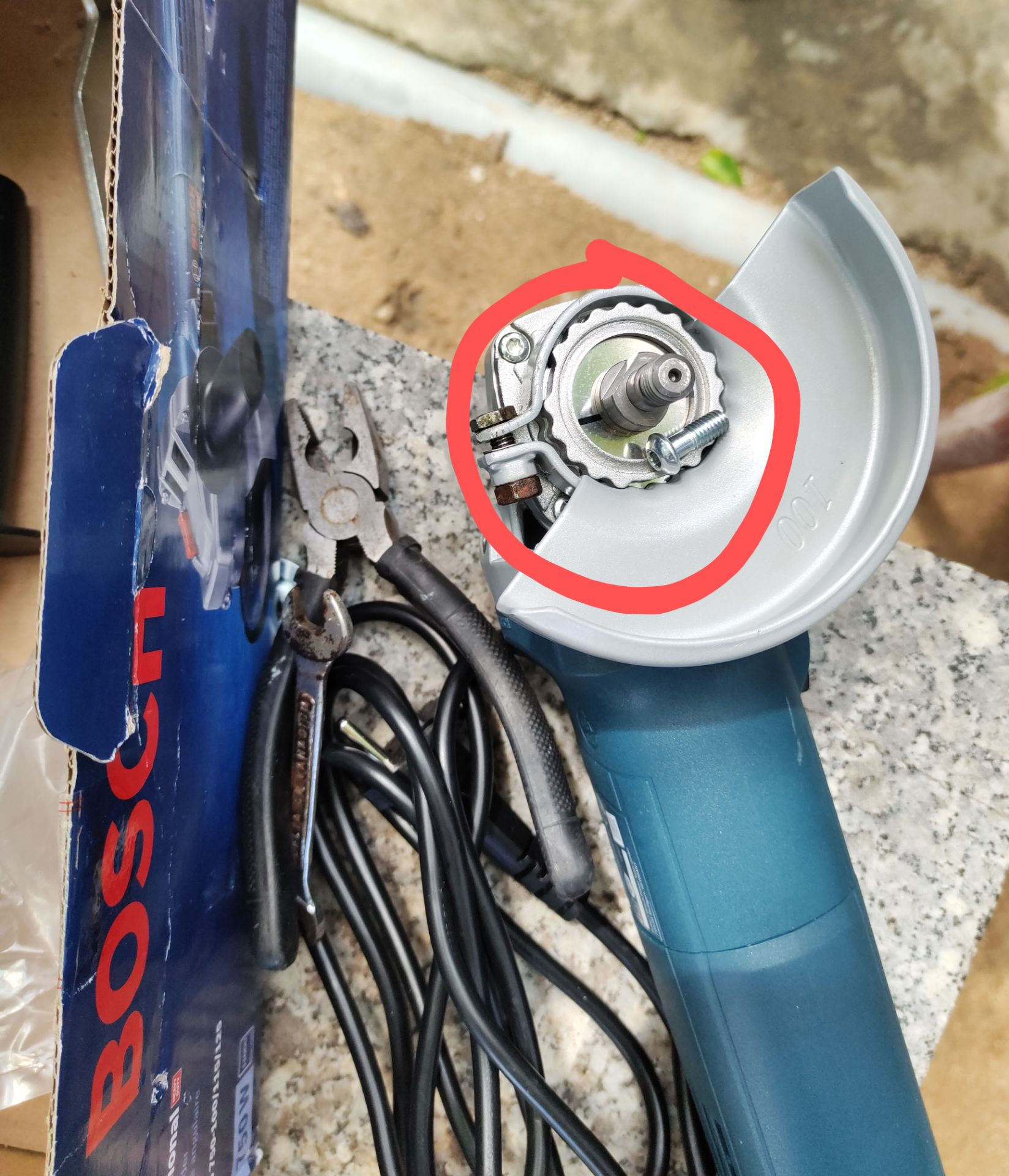 nhờ sop kích hoạt bảo hành giùm kích hoạt ko được sp cái chắn bảo vệ ko khớp với máy phải giùm kềm gò bóp mới được với con óc bị tuộc gai hơi thất vọng  còn máy thì tốt