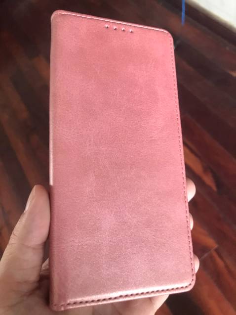 Bao da nhận về đúng như quảng cáo nha, chuẩn ko cần chỉnh luôn, rất đáng tiền nha. Máy lắp vô vừa in luôn, mà đựng thẻ rất là gọn gàng tiện lợi. Shop làm ăn uy tín chứ ko như cái shop bữa trc mua, đã giao sai lại còn chặn luôn chát. Nên mua ủng hộ nhé, hàng bao đẹp....