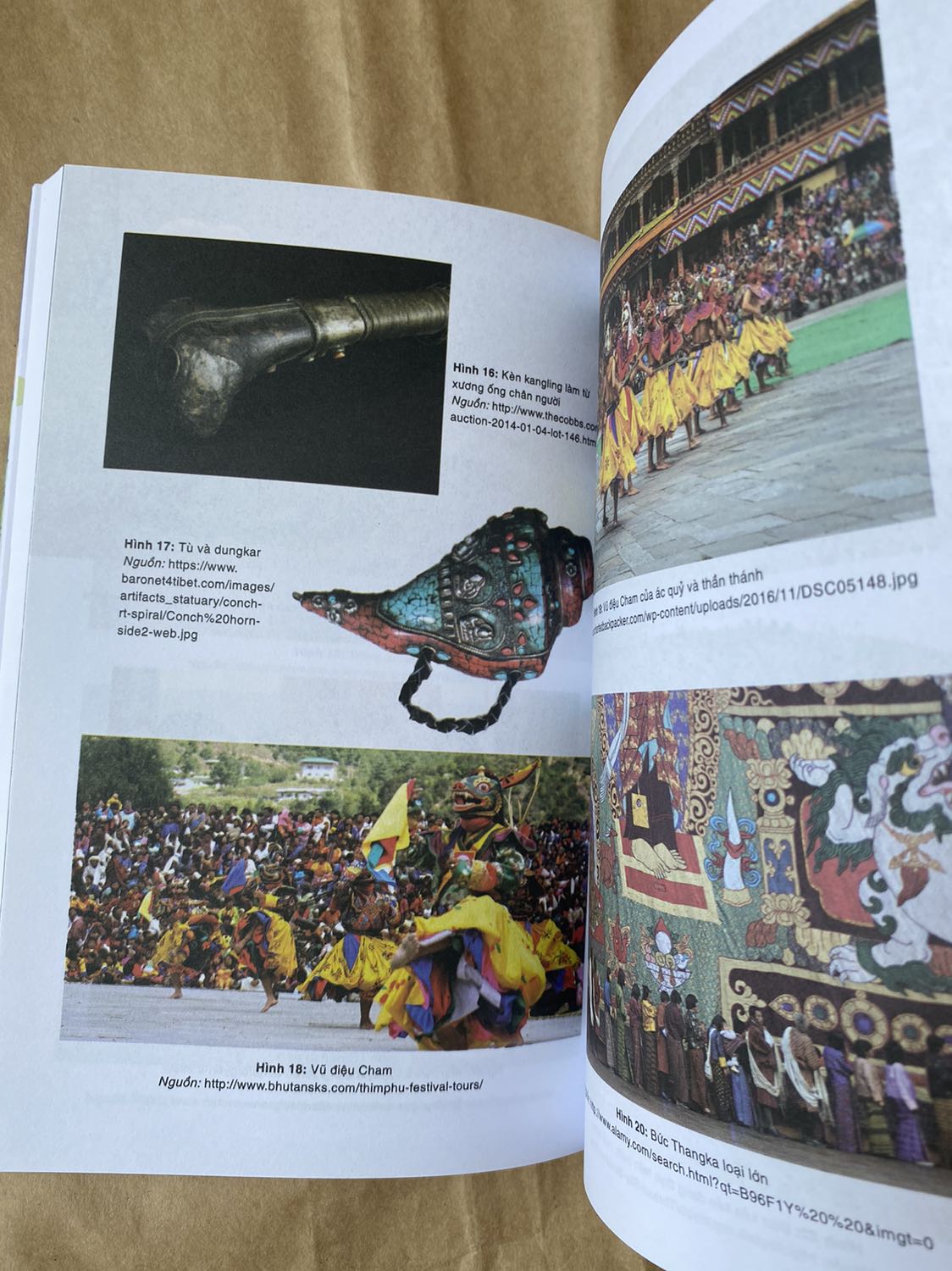 Sau khi đọc "Thiên Táng" của tác giả Hân Nhiên mình thấy rất tò mò về Tây Tạng. Kiểu phấn khích và mê vùng đất này cho dù chưa 1 lần đến đây. Vậy là mình có cơ duyên tìm hiểu và được giới thiệu cuốn "Tây Tạng Huyền Bí & Nghệ Thuật Sinh Tử" của tác giả Đặng Hoàng Xa. Càng đọc càng ngỡ ngàng vì nó thật sự rất hấp dẫn.  Ai yêu Tây Tạng chắc không thể bỏ qua được cuốn này rồi. Mình tiếp tục đi tìm thêm những cuốn sách khác viết về vùng đất huyền bí này để khám phá thêm. 

Sách còn có cả ảnh chụp về Tây Tạng về sự trải nghiệm chuyến đi đến đây của tác giả. Giấy in trắng rõ nét, mình dùng bút highlight ko hề bị in sang trang như 1 số loại giấy mỏng khác. 

Cực kỳ ưng ý ạ!