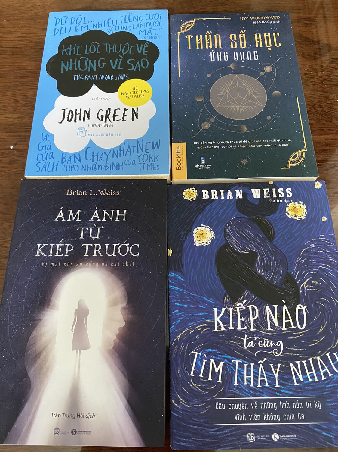 Giao hàng rất nhanh luôn, 10pm t2 đặt là 5pm t3 giao rồi. Sách mới nguyên không bị lỗi, mình may mắn là mua sách Tiki chưa gặp trường hợp sách bị dơ hay lỗi lần nào. Bao giờ đặt sách cũng băn khoăn là có nên mua gói bookcare hay không, muốn giữ sách bền lâu sạch đẹp nhưng vô đọc review toàn bảo bao bọc bị bung, trừ số lượng từa lưa trong khi ko có bao sách, hiu hiu